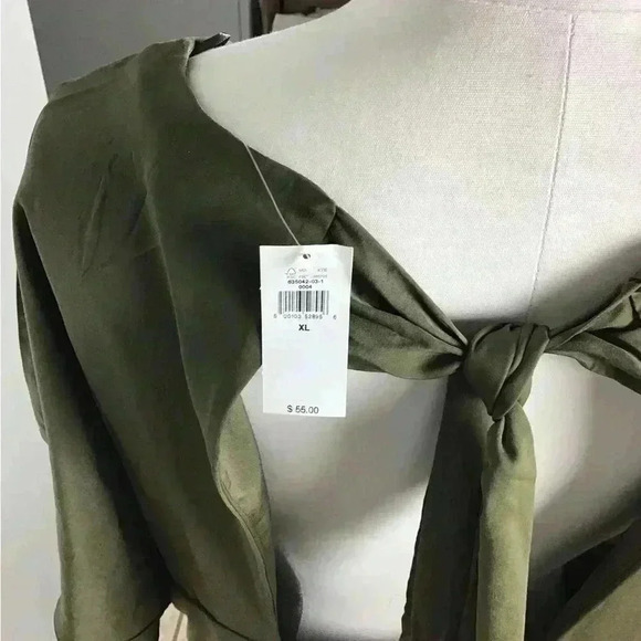 NWT Banana Republic Back Neck Tie Closure Blouse Olive Green Size X-Large - Picture 5 of 5